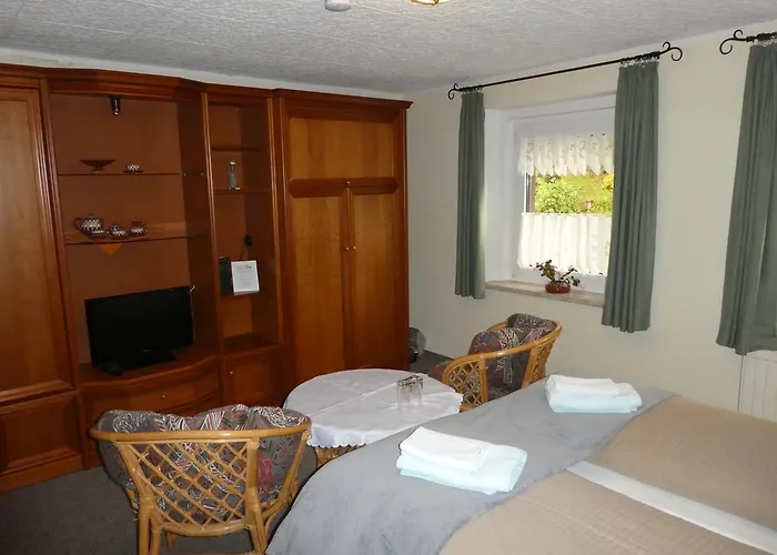 Gaststaette & Oelmuehle بيت ضيافة Oberschöna